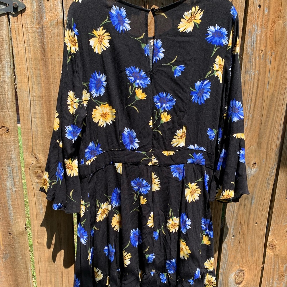 NWOT floral faux wrap dress with ruffle sleeves